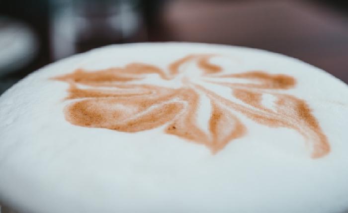 라떼 한 잔 어떠세요?