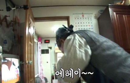 [유머] 하루에 어묵 80개 먹는 아저씨 -  와이드섬