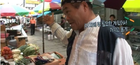 [유머] 하루에 어묵 80개 먹는 아저씨 -  와이드섬