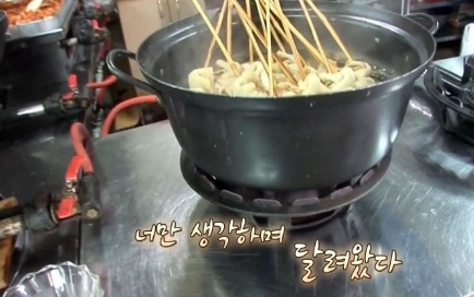 [유머] 하루에 어묵 80개 먹는 아저씨 -  와이드섬