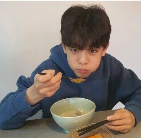 [유머] 중학생이라는 정태우 아들 얼굴 -  와이드섬