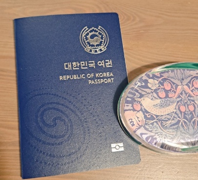 [유머] 새로나온 대한민국 여권 디자인 반응 -  와이드섬