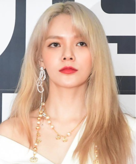 [유머] AOA 탈퇴후 더 마른 것 같은 지민 근황 -  와이드섬