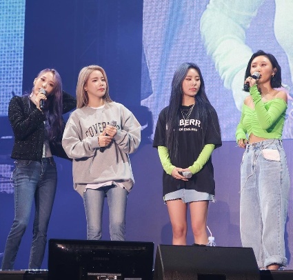 [유머] 아이유니까 가능한 콘서트 게스트 라인업 -  와이드섬