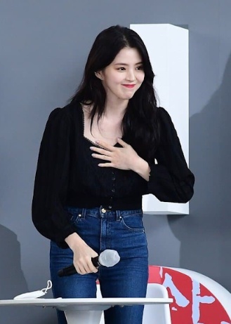 [유머] 한소희 실물보면 사람들이 놀라는 이유 -  와이드섬