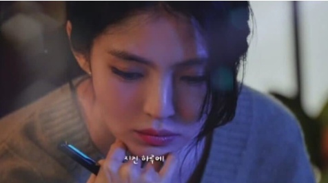 [유머] 한소희 실물보면 사람들이 놀라는 이유 -  와이드섬