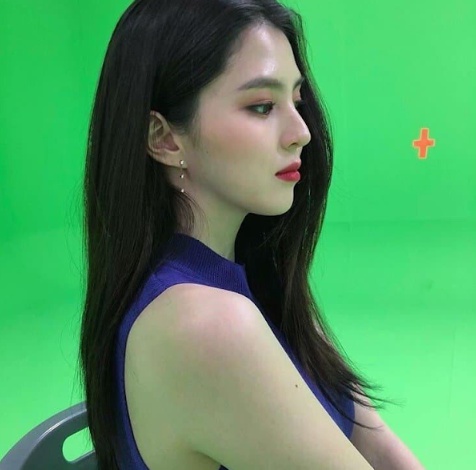[유머] 한소희 실물보면 사람들이 놀라는 이유 -  와이드섬