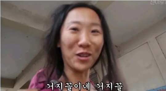 [유머] 여행지에서 호객행위 안 당하는 간단한 방법 -  와이드섬