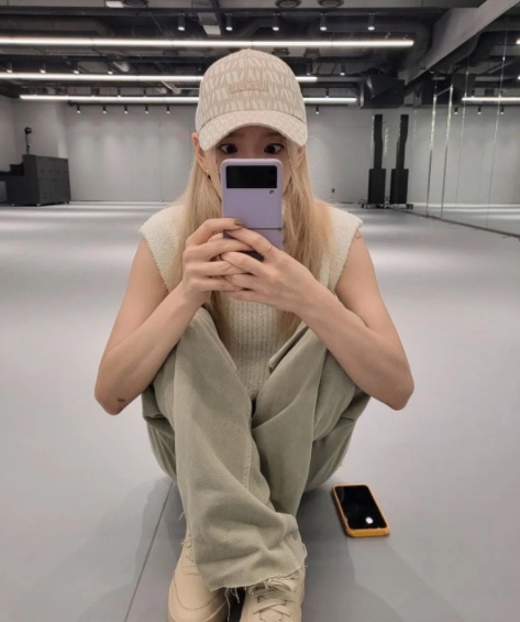 [유머] 태연 인스타 사진으로 보는 아이폰 갤럭시 색감 차이 -  와이드섬