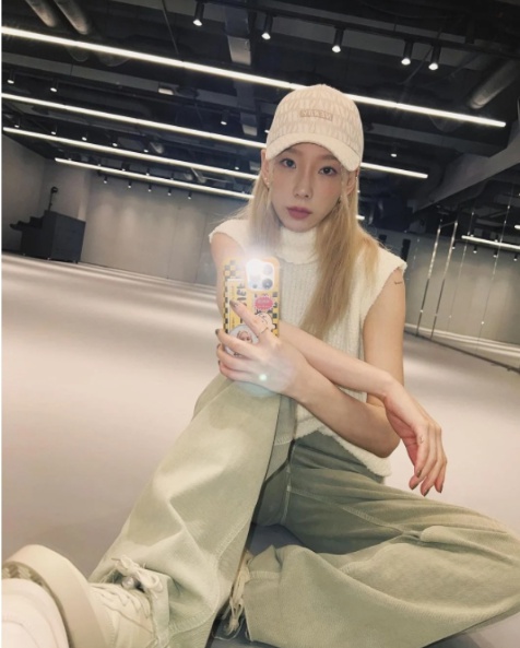 [유머] 태연 인스타 사진으로 보는 아이폰 갤럭시 색감 차이 -  와이드섬