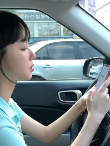 [유머] 좋아하는 사람한테 카톡 보내도 답장이 안 오는 이유 -  와이드섬