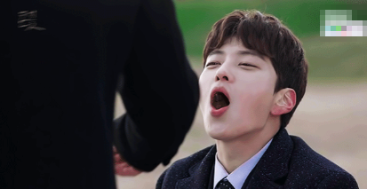 [유머] 생각보다 나이가 많아서 놀란다는 배우 -  와이드섬