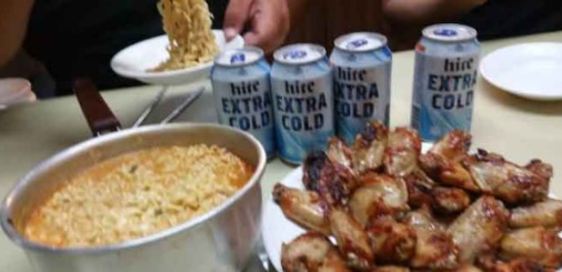 [유머] 원양어선에서 끼니를 해결하는 방법 -  와이드섬