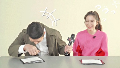 [유머] 손예진 좋아하는 티 엄청 냈었던 현빈 행동 -  와이드섬