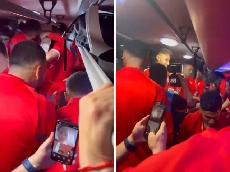   [60초 월드컵] 스페인 꺾은 모로코, 버스에서 떼창 '무아지경' (영상)