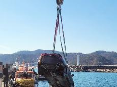   울진해경, 직산항 수중서 실종신고된 차량 인양...40대 남성 사망
