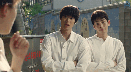 더쿠 - 브레인들의 브로맨스 가득한 웹드라마.gif
