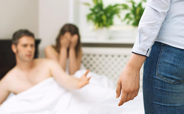 이혼 소송 중에 남편 측 변호사가 아내와 사랑에 빠졌다.