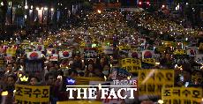  [TF포토] '조국수호 검찰개혁'…서초역 사거리 가득 메운 조국 지지 촛불집회