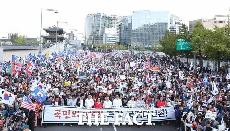  [TF포토] 청와대 향해 행진하는 자유한국당